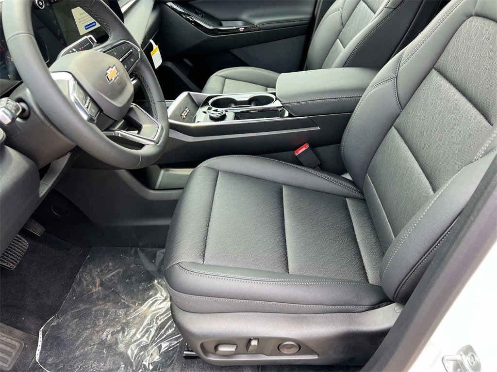 2026 Chevrolet Equinox photo 12