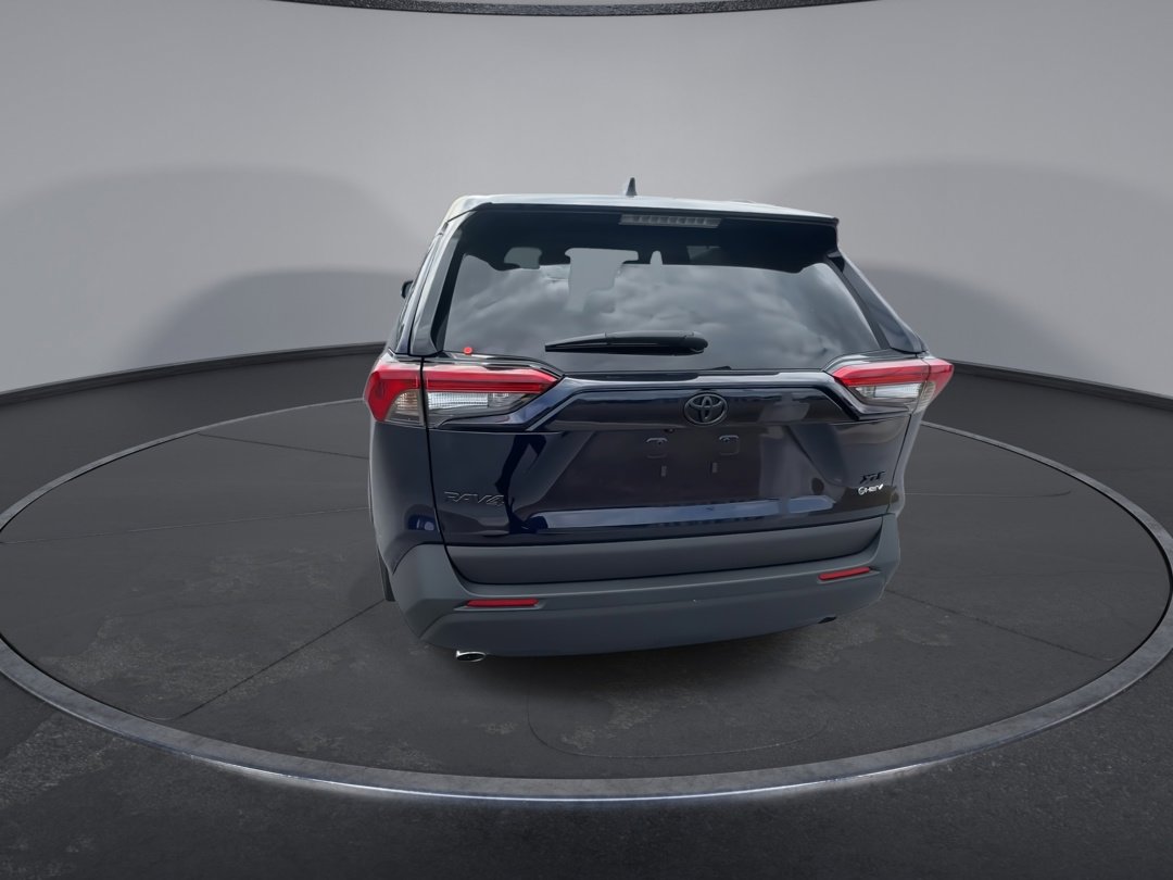 2025 Toyota RAV4 Hybrid XLE photo 7