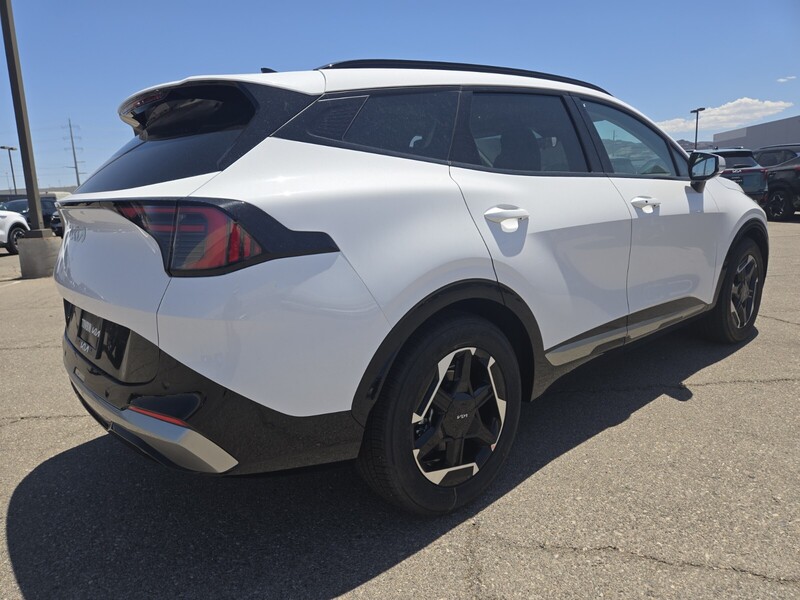 2026 Kia Sportage SX photo 2