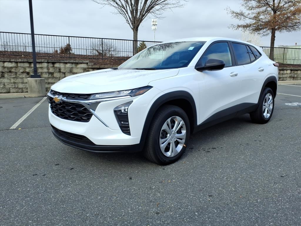 2024 Chevrolet Trax LS's photo