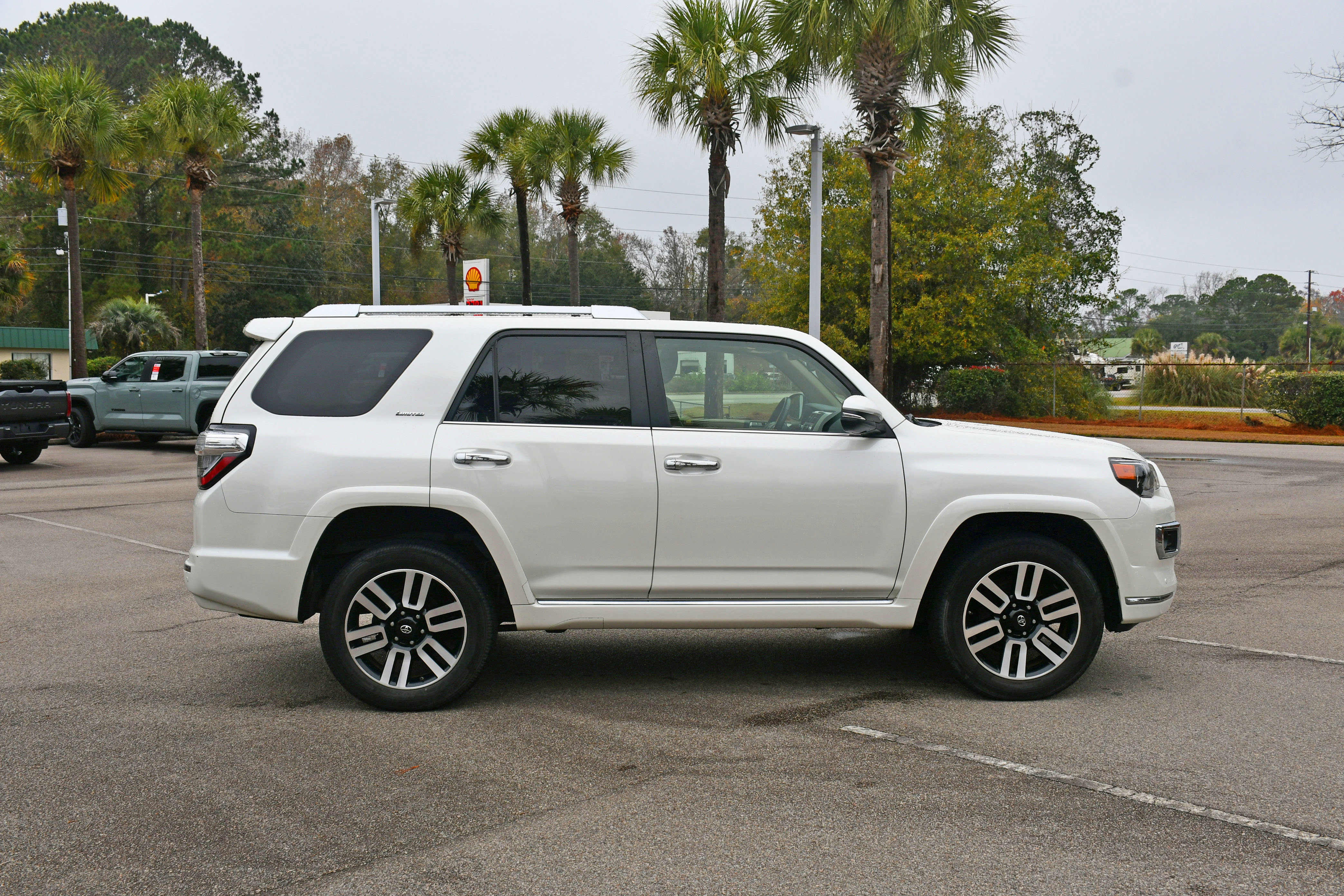 2017 Toyota 4Runner Limited's photo