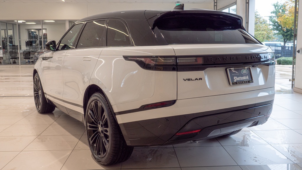 2025 Land Rover Range Rover Velar SE photo 4