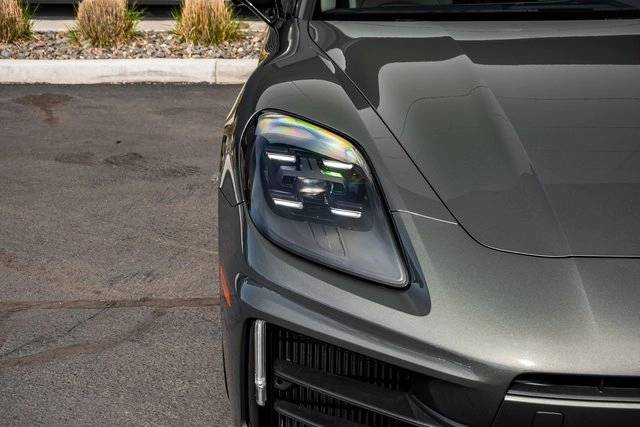 2025 Porsche Panamera 4 photo 7