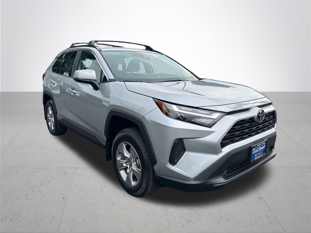 2025 Toyota RAV4 XLE photo 5