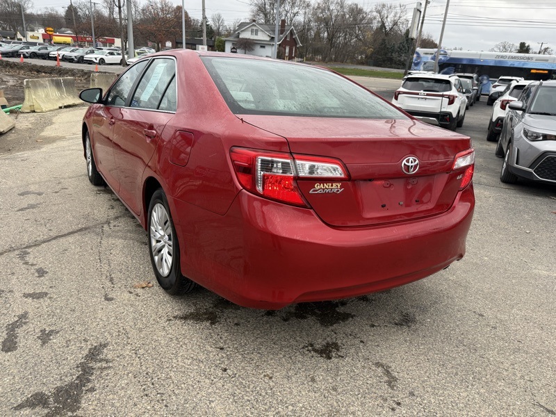 2014 Toyota Camry LE photo 4