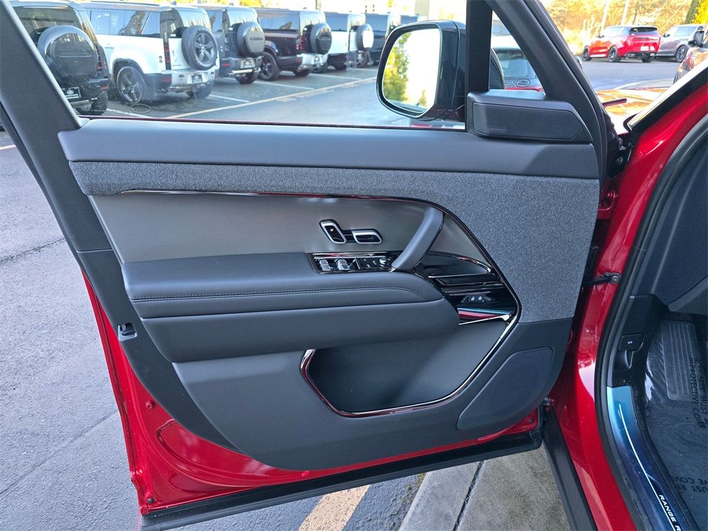 2025 Land Rover Range Rover Sport SE photo 18
