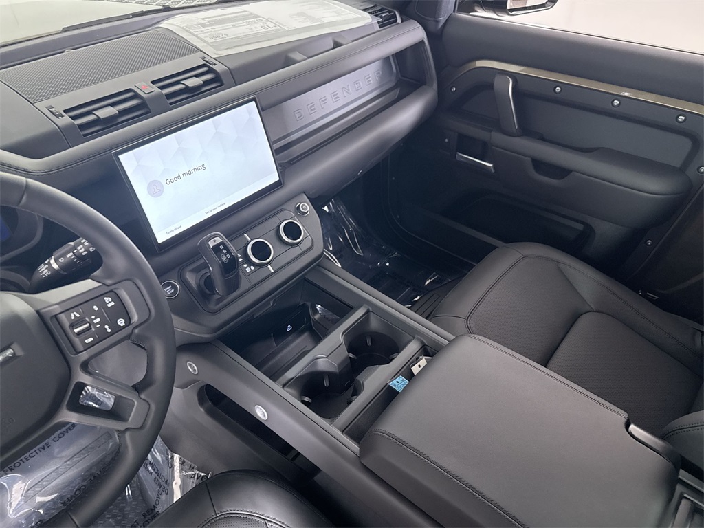 2025 Land Rover Defender 90 X-Dynamic SE photo 18