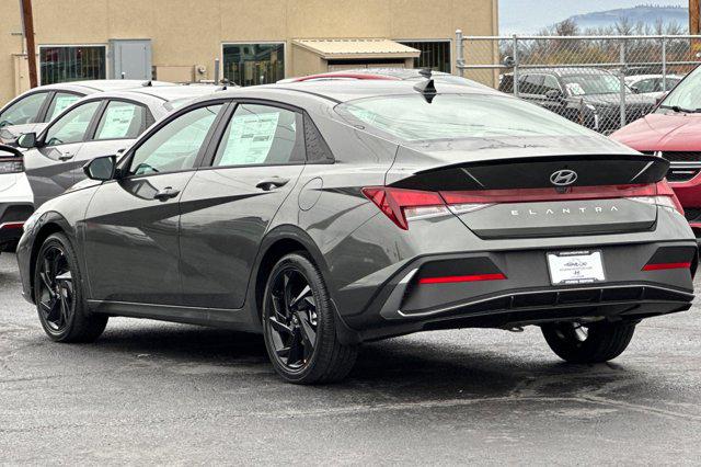 2026 Hyundai Elantra SEL Sport photo 4