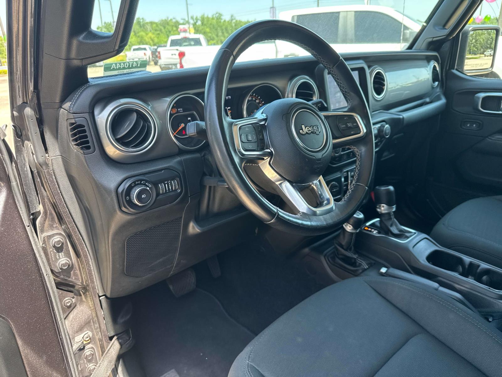 2020 Jeep Wrangler Unlimited Sahara photo 16