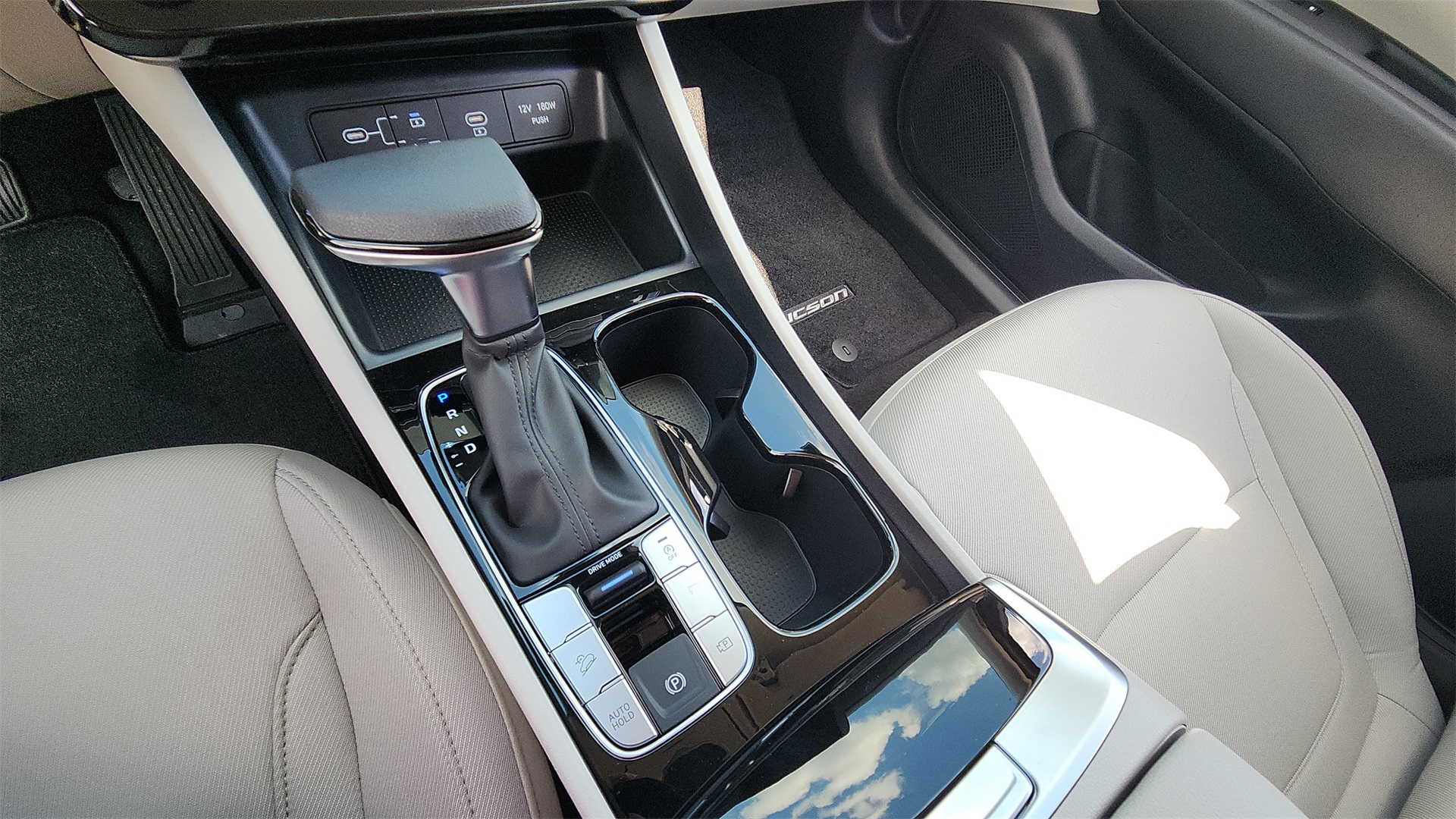 2026 Hyundai Tucson SEL photo 12