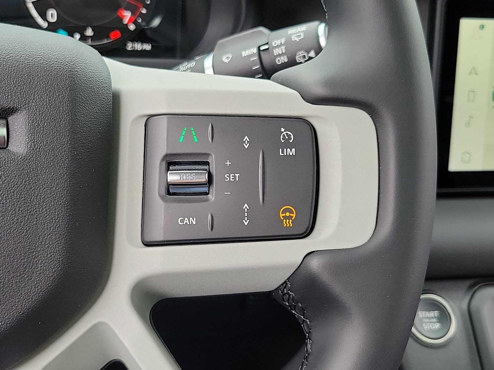 2024 Land Rover Defender 110 SE photo 24