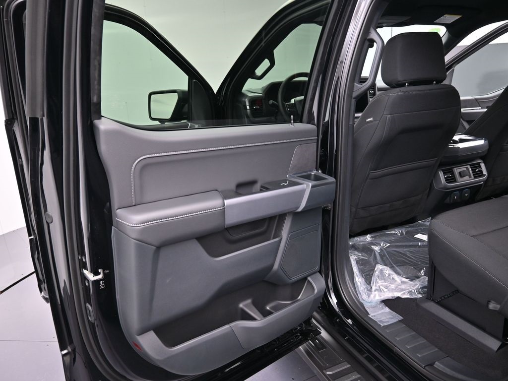 2025 Ford F-150 XLT photo 18