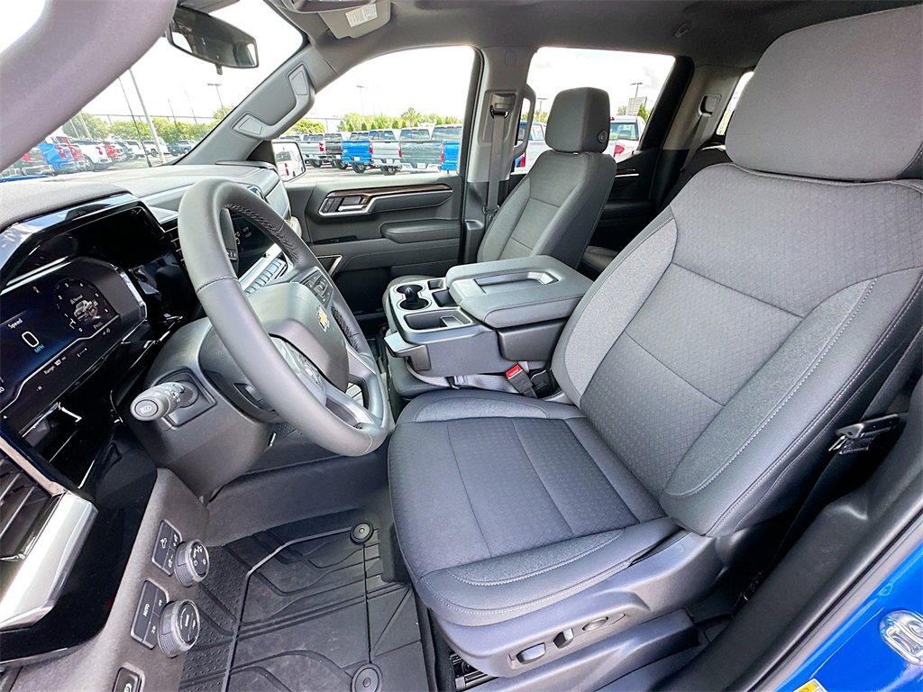2025 Chevrolet Silverado 1500 LT photo 15