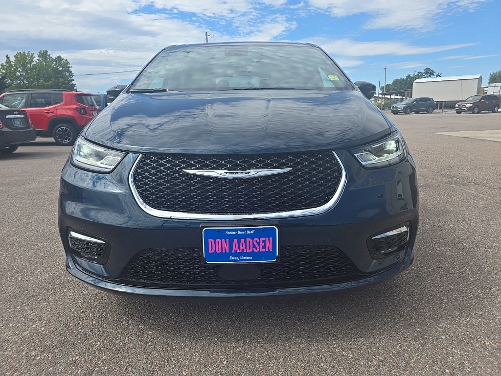 2025 Chrysler Pacifica photo 2