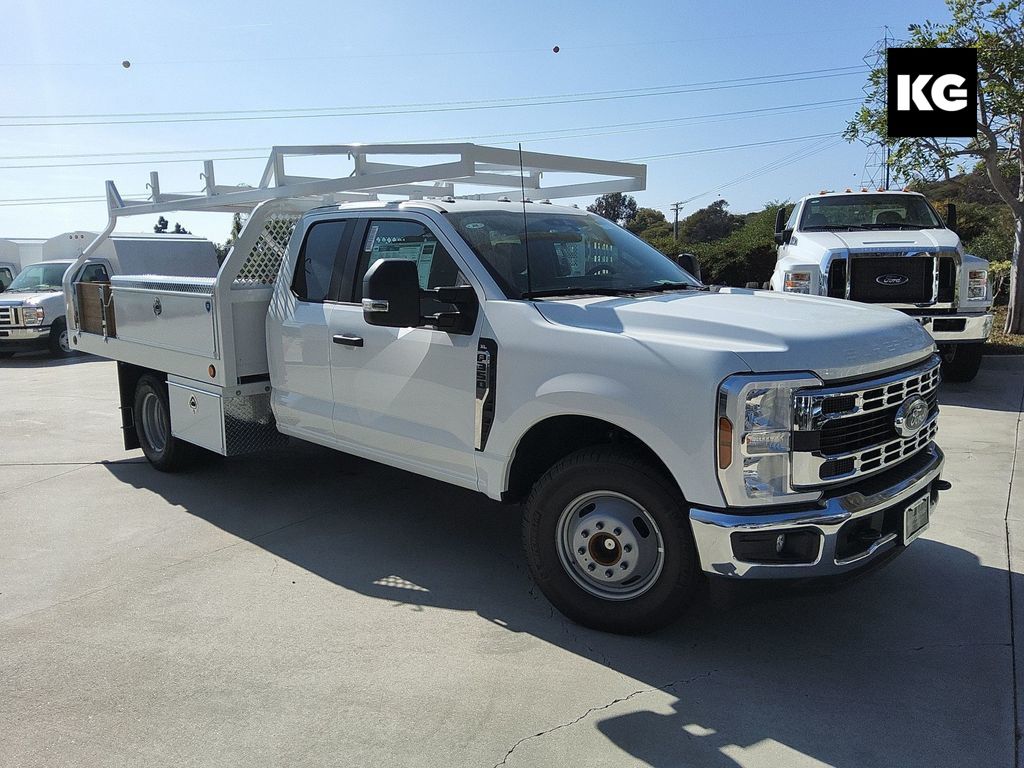 2026 Ford F-350 Super Duty Chassis Cab XL's photo