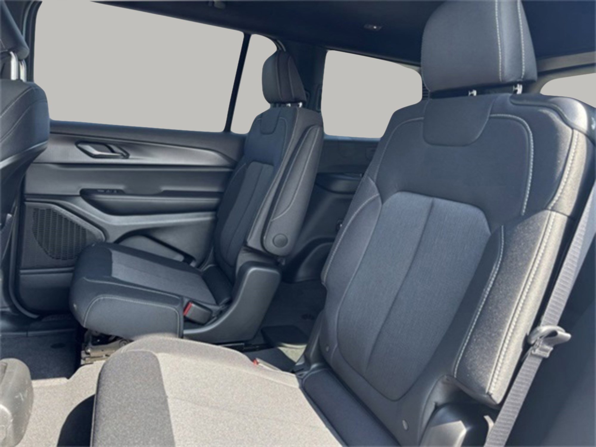 2025 Jeep Grand Cherokee Laredo Altitude photo 27