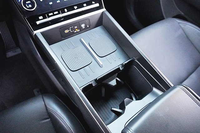 Used 2025 Green Hyundai SEL image 29