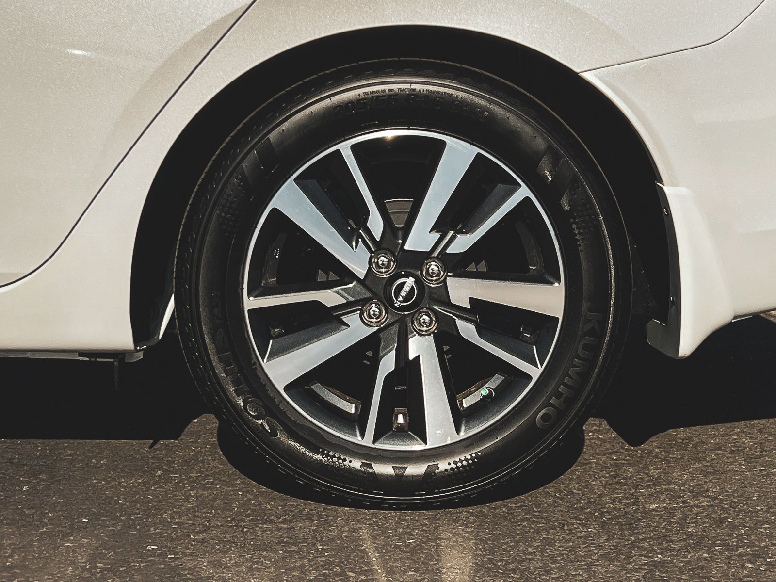 2025 Nissan Versa 1.6 SV photo 4