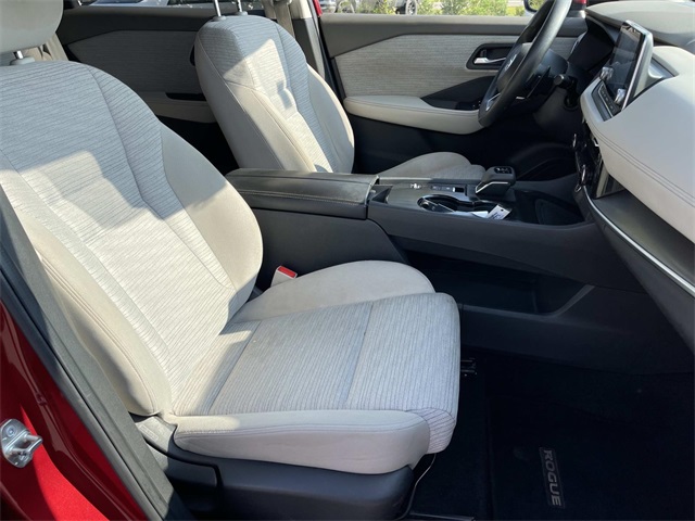 2021 Nissan Rogue SV photo 18