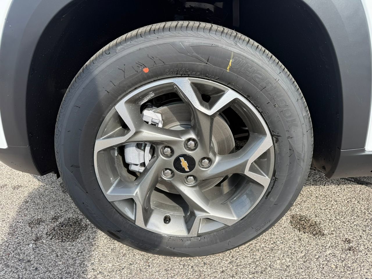 2025 Chevrolet Trax LT photo 6