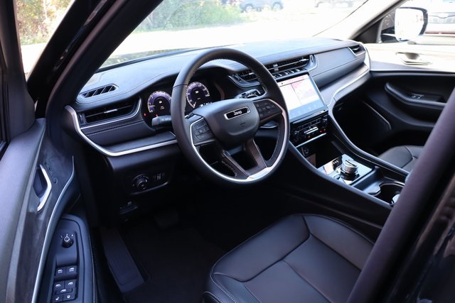 2025 Jeep Grand Cherokee Limited photo 12