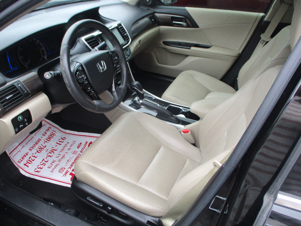 2017 Honda Accord Hybrid Touring photo 2