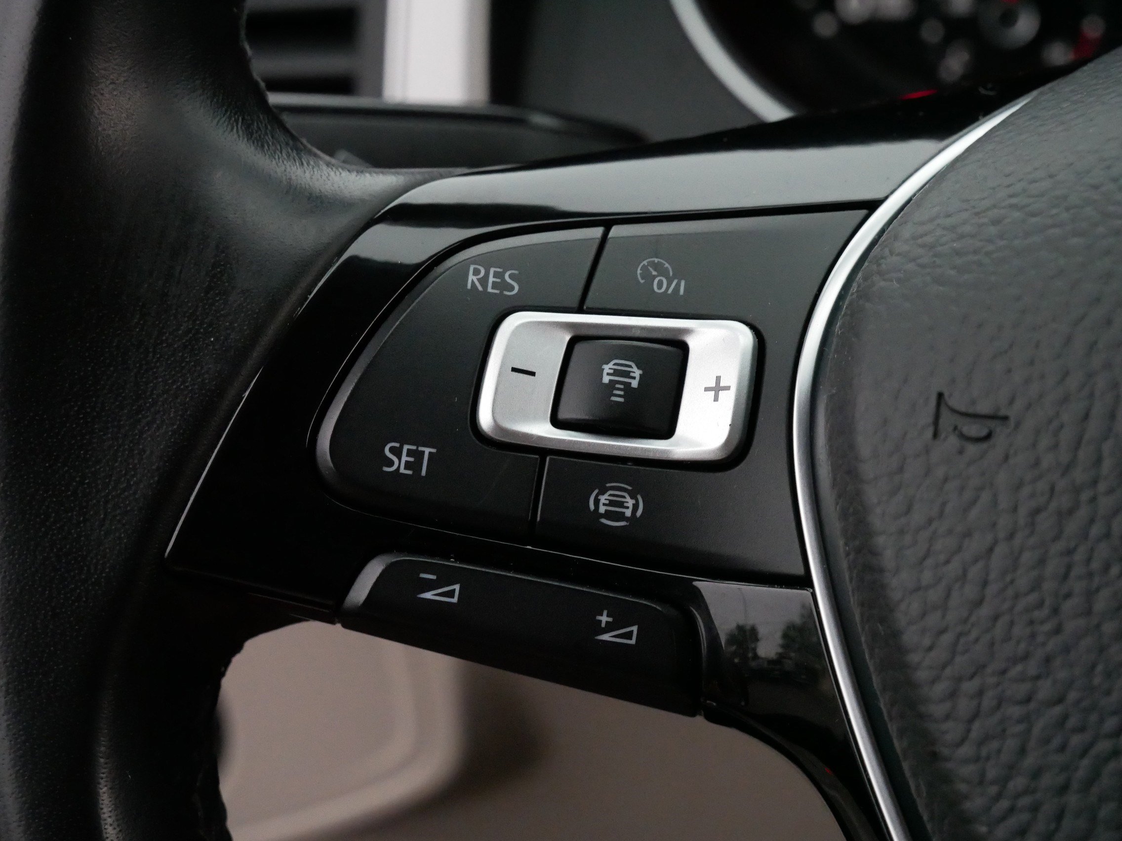 2019 Volkswagen Atlas V6 SE Technology R-Line photo 21