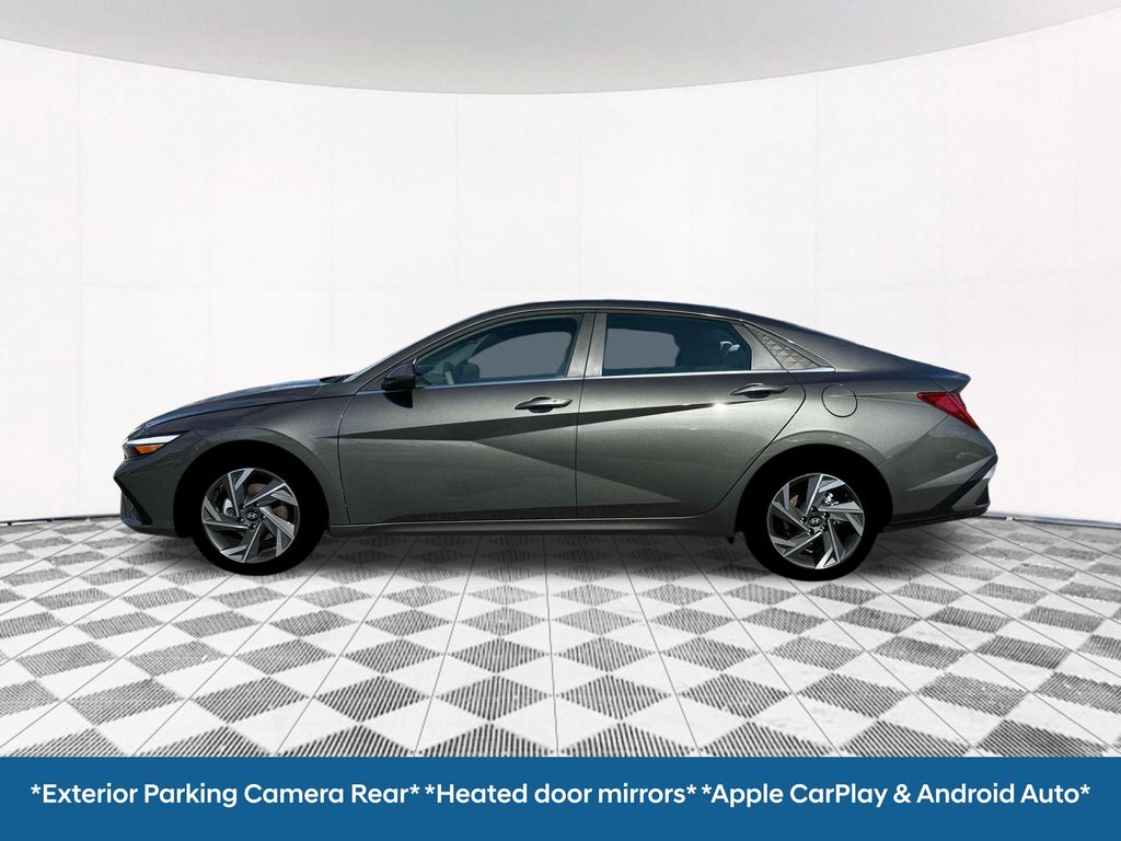 2025 Hyundai Elantra SEL Convenience photo 2