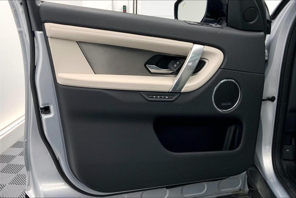 2025 Land Rover Discovery Sport Dynamic SE photo 19
