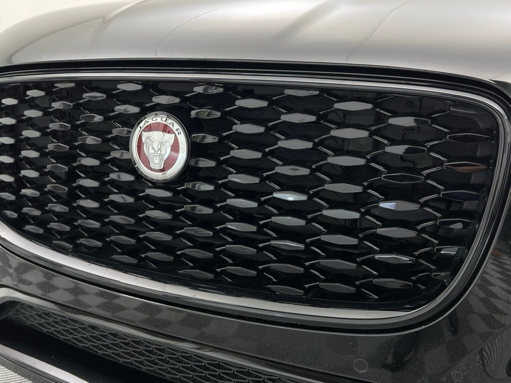 2022 Jaguar F-PACE P250 S photo 4