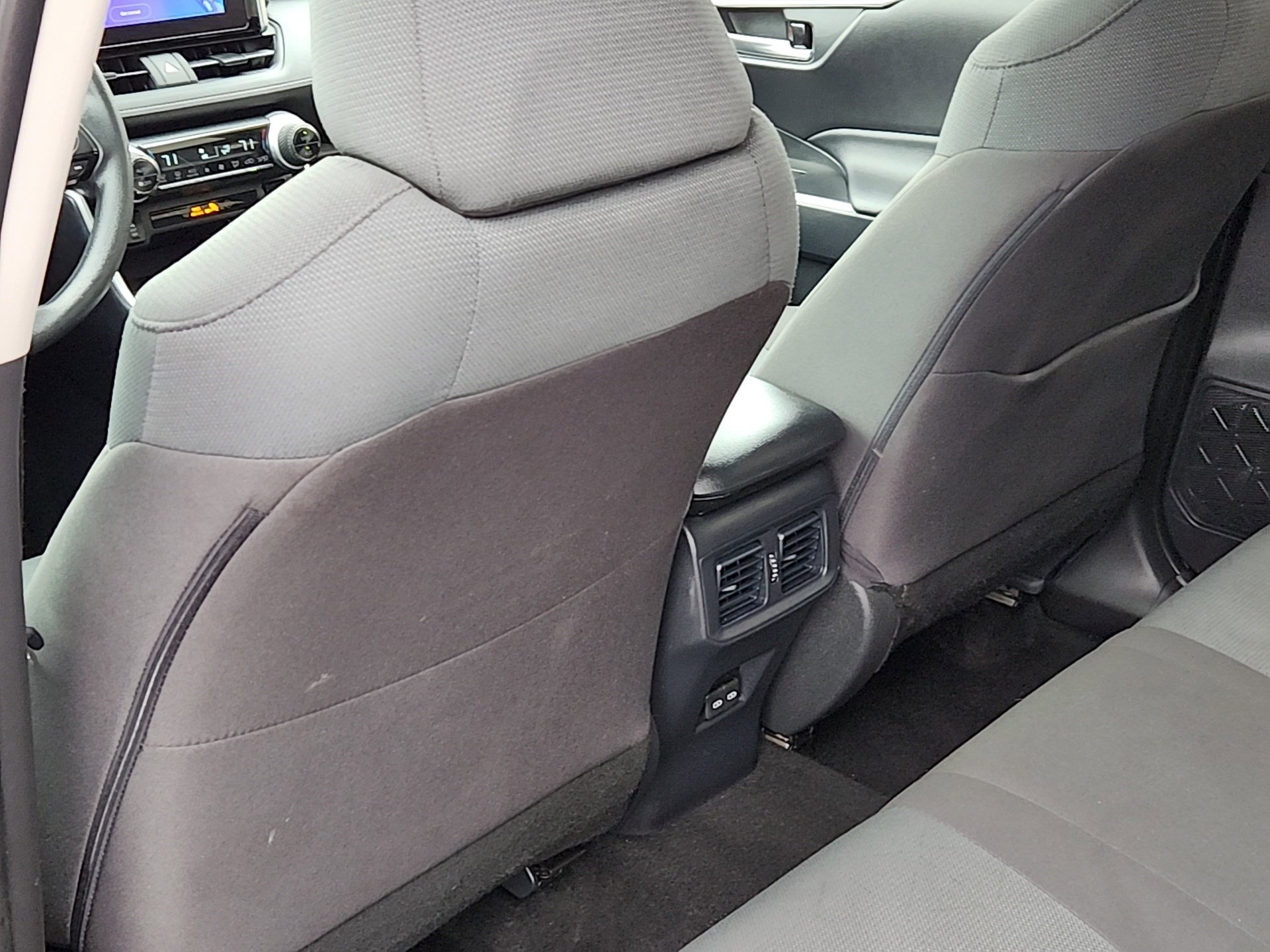 2025 Toyota RAV4 XLE photo 22