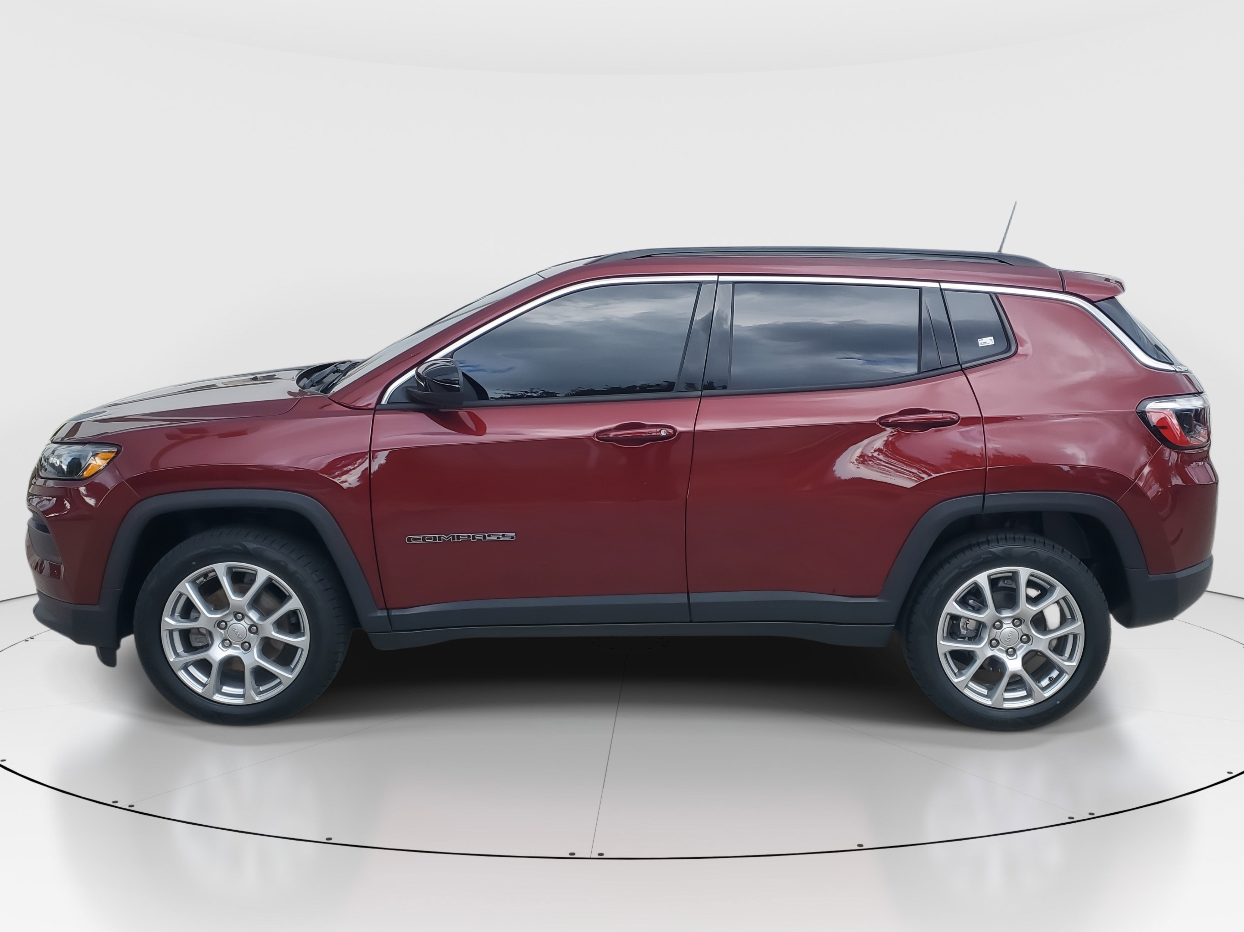 2022 Jeep Compass Latitude Lux photo 6