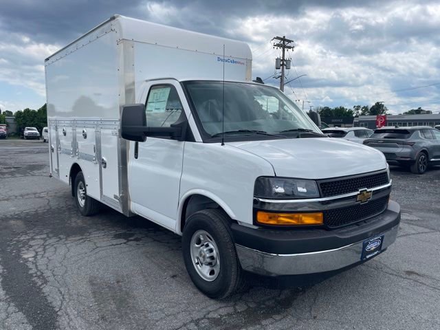 2025 Chevrolet Express Cutaway Base's photo