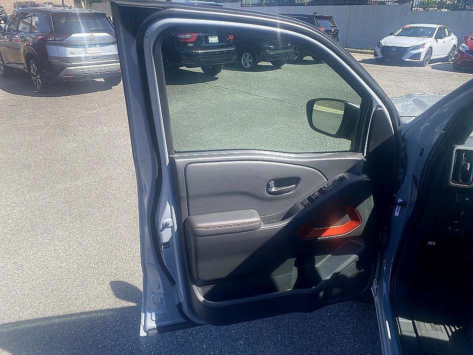 2026 Nissan Frontier Crew Cab PRO-4X photo 5