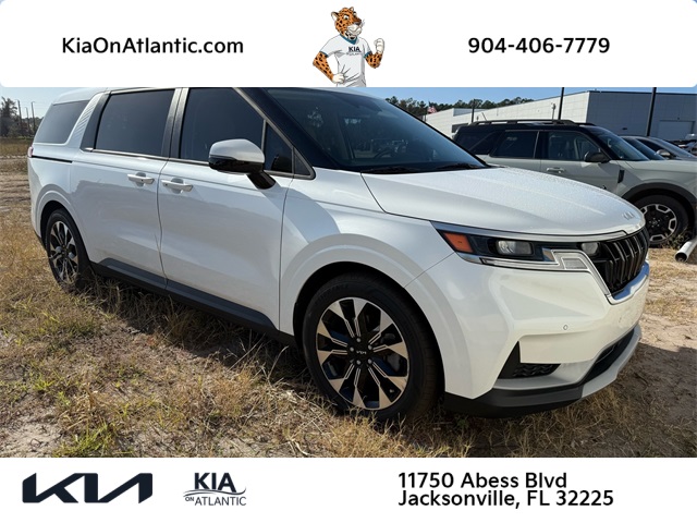 2022 Kia Carnival EX's photo