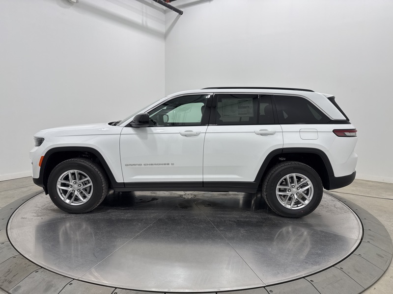 2025 Jeep Grand Cherokee Laredo X photo 4