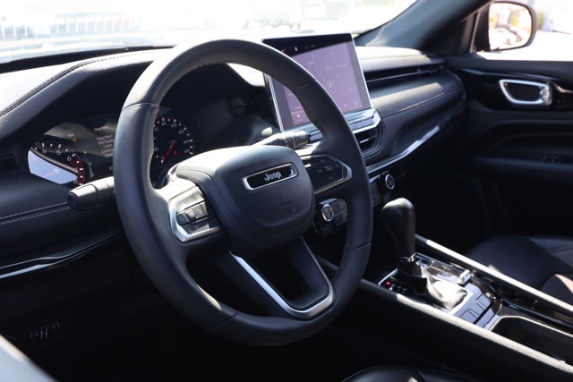 2023 Jeep Compass Altitude photo 13