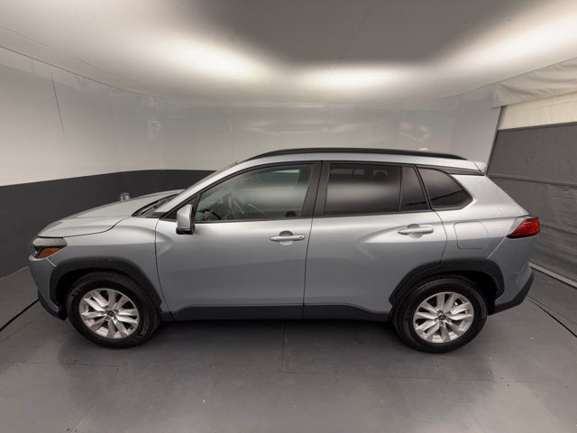 2024 Toyota Corolla Cross LE photo 3