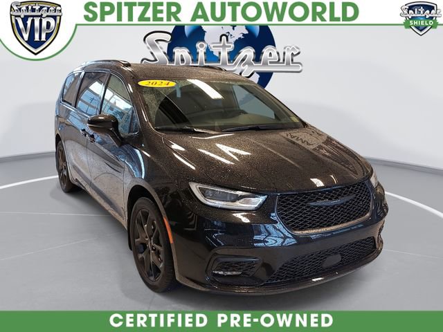 2024 Chrysler Pacifica Limited's photo