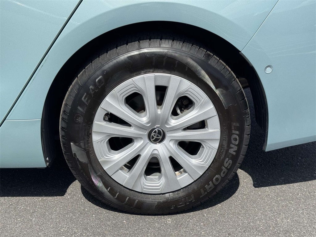 2021 Toyota Prius LE photo 12