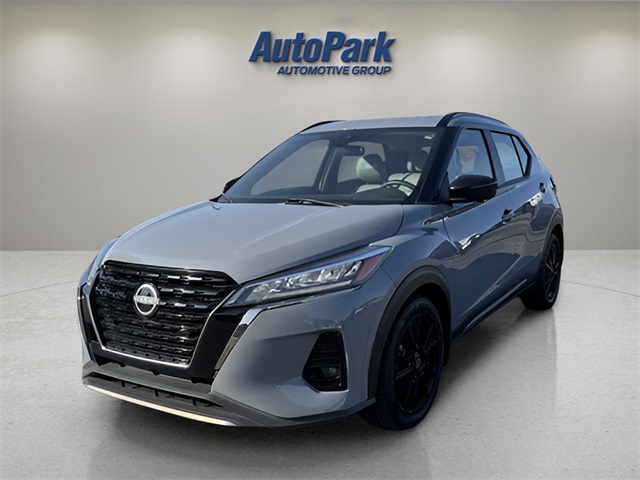 2023 Nissan Kicks SR photo 3