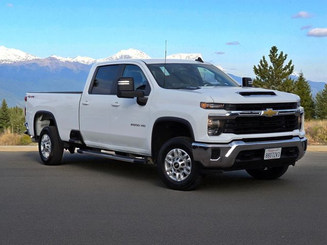 2024 Chevrolet Silverado 2500HD LT photo 2