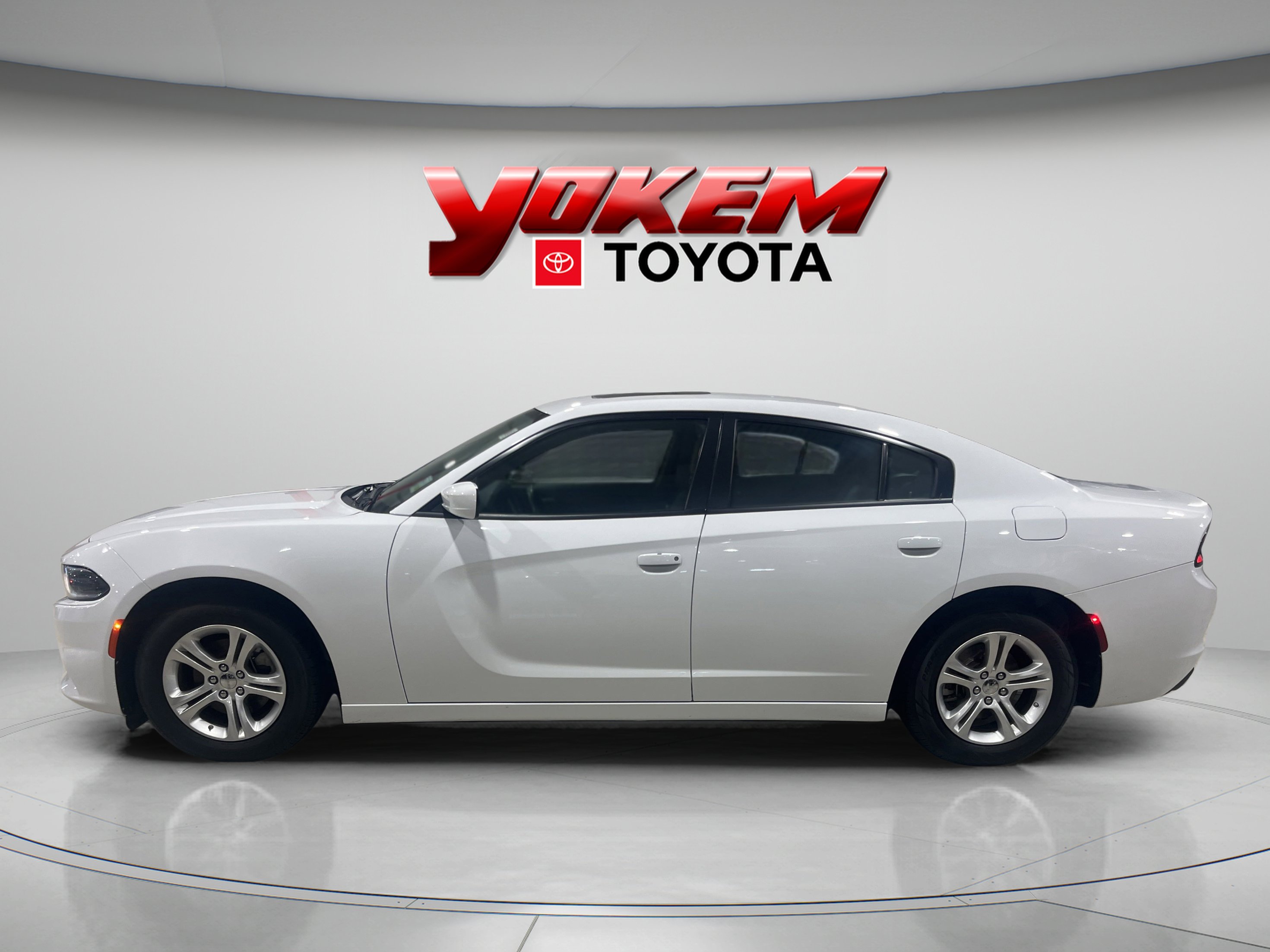 2022 Dodge Charger SXT photo 2