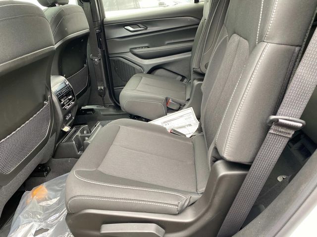 2025 Jeep Grand Cherokee Laredo X photo 5