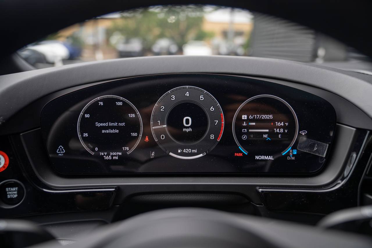 2025 Porsche Cayenne photo 17