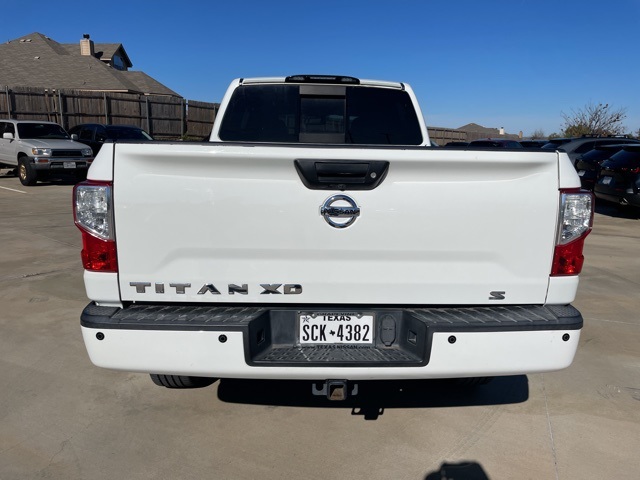 2017 Nissan Titan SV photo 4