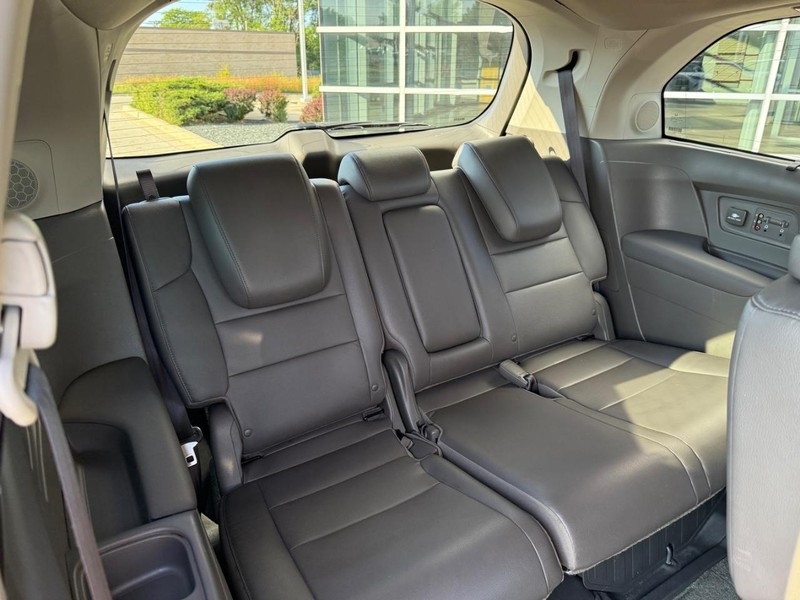 2016 Honda Odyssey Touring photo 12