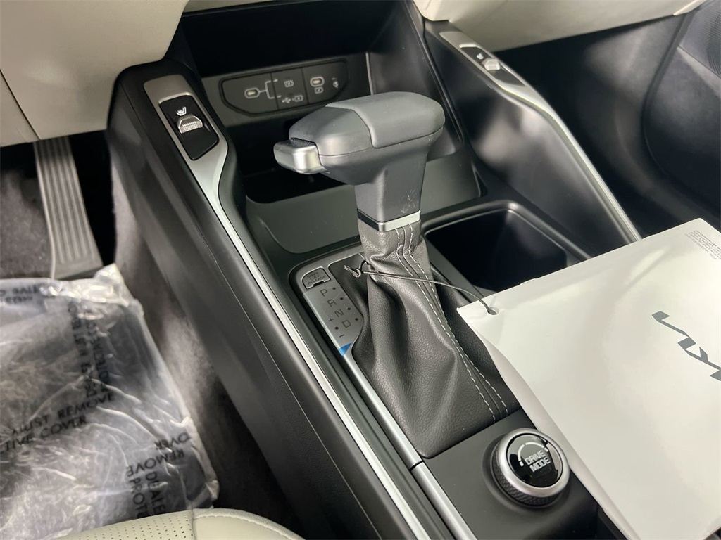 2025 Kia Sorento S photo 18