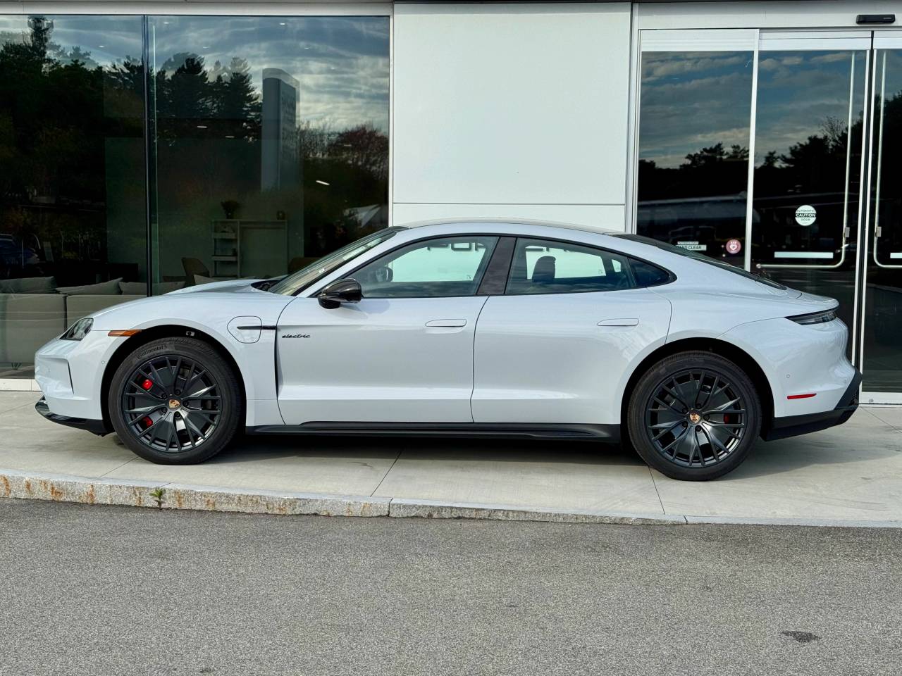 2026 Porsche Taycan GTS photo 2