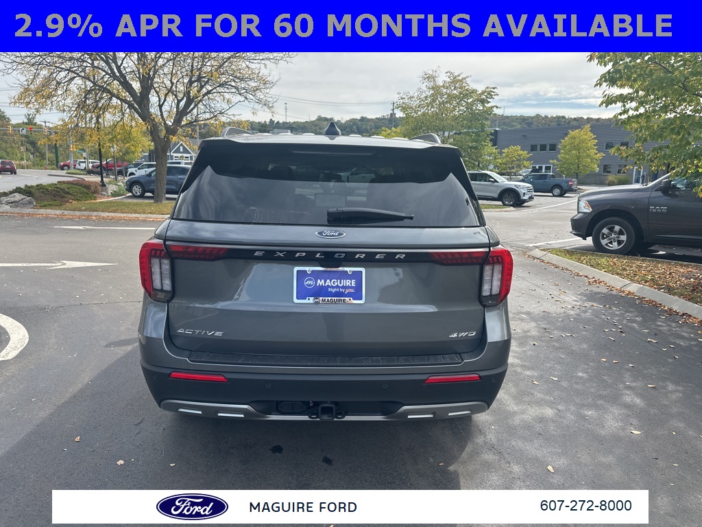 2025 Ford Explorer photo 4